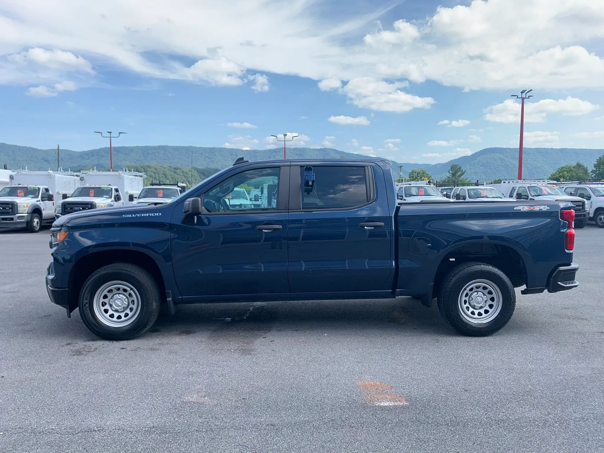 Used 2023 Chevrolet Silverado 1500 W/T w/ Trailering Package AWD/4WD image 5