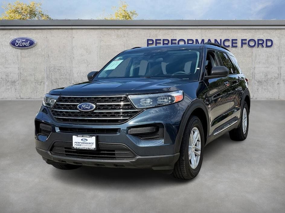 Used 2023 Ford Explorer XLT image 2