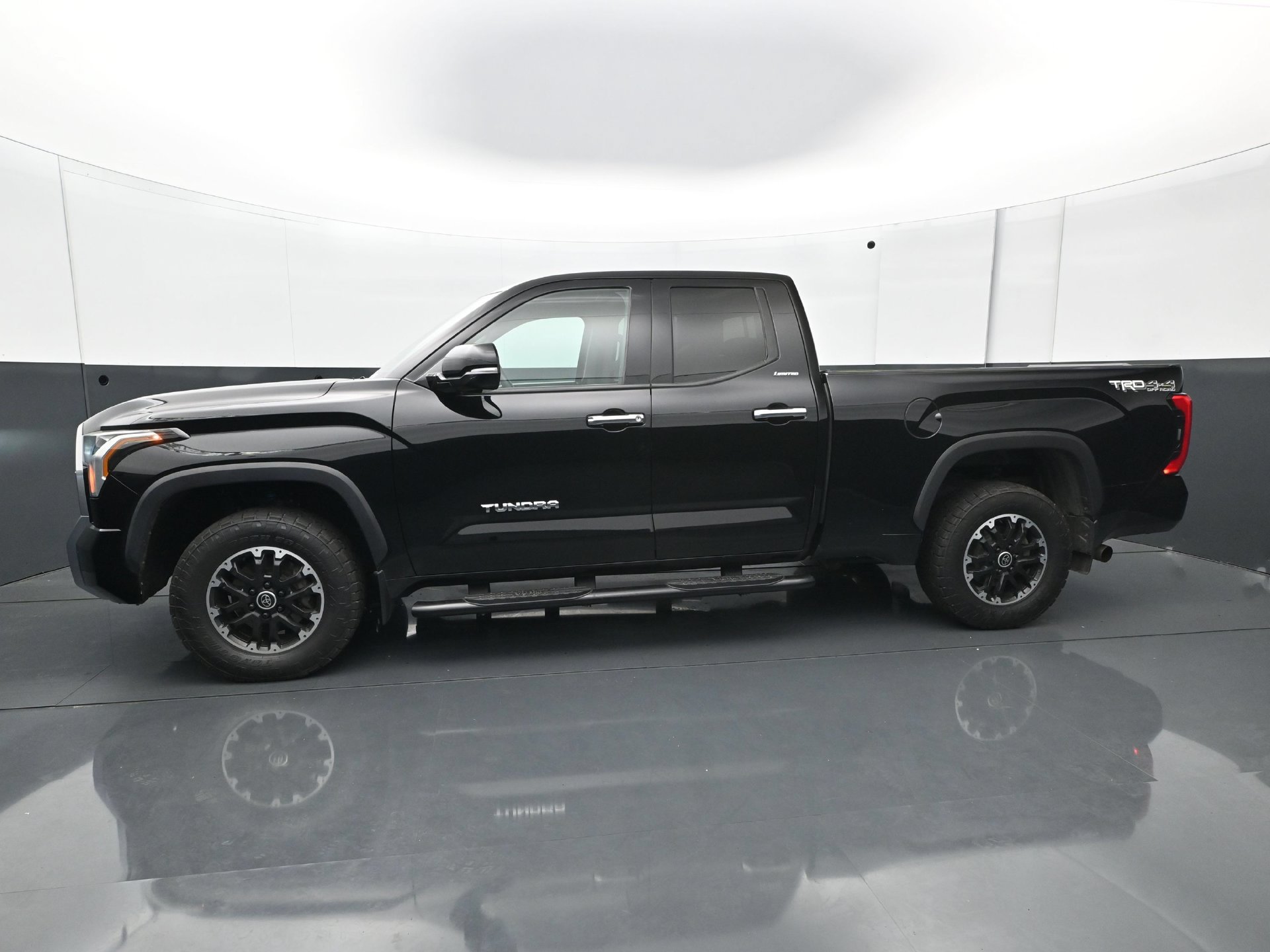 Used 2022 Toyota Tundra Limited AWD/4WD image 3
