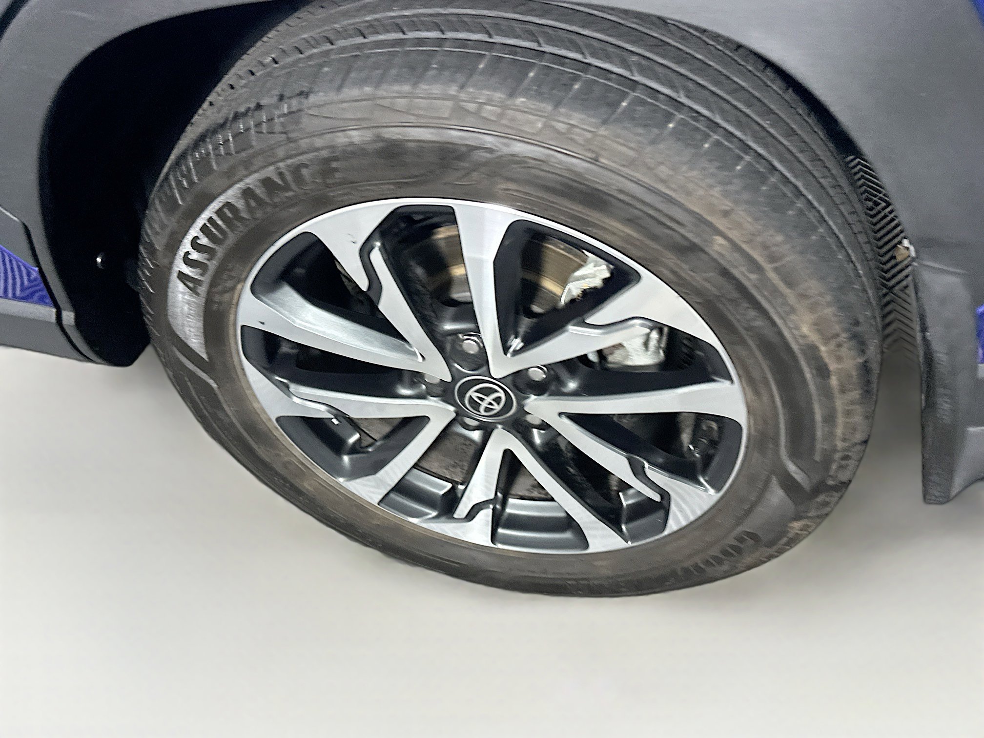 Used 2024 Toyota Corolla Cross XLE w/ Convenience Package image 11