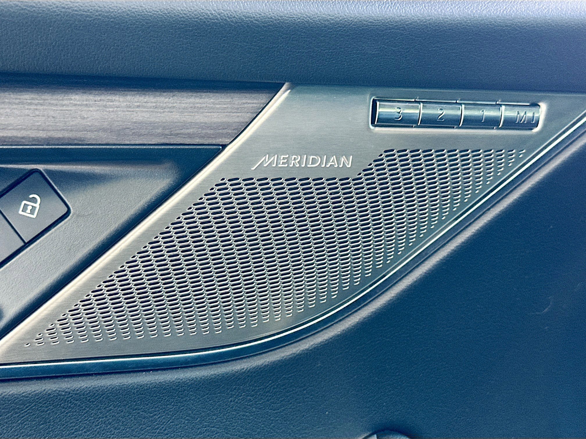 Used 2023 Jaguar F-PACE S image 19