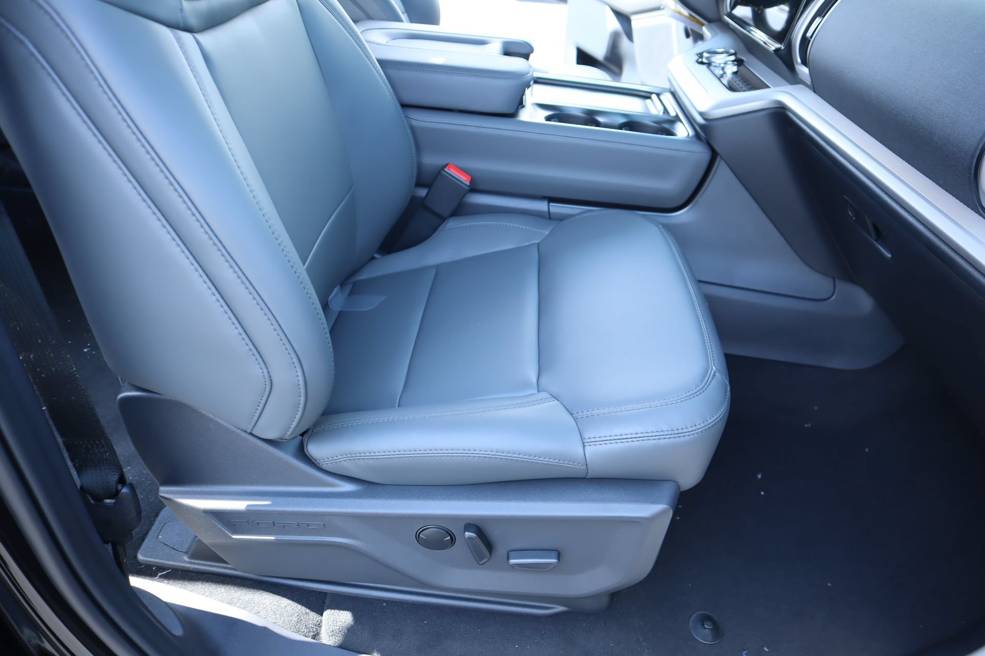New 2026 Ford Expedition Active AWD/4WD image 15