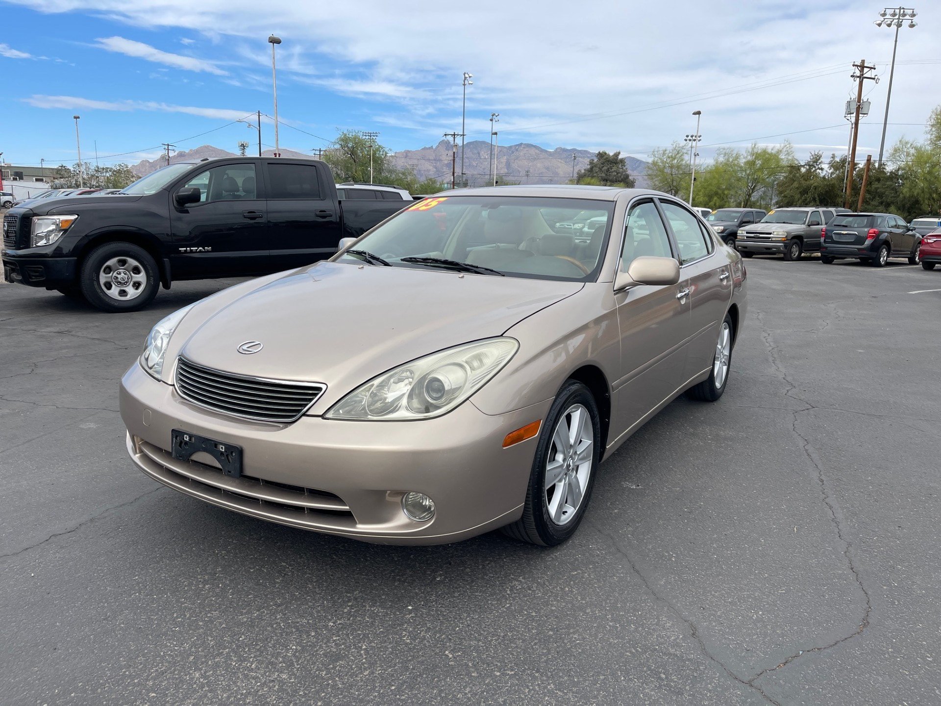 Used 2005 Lexus ES 330 FWD image 1