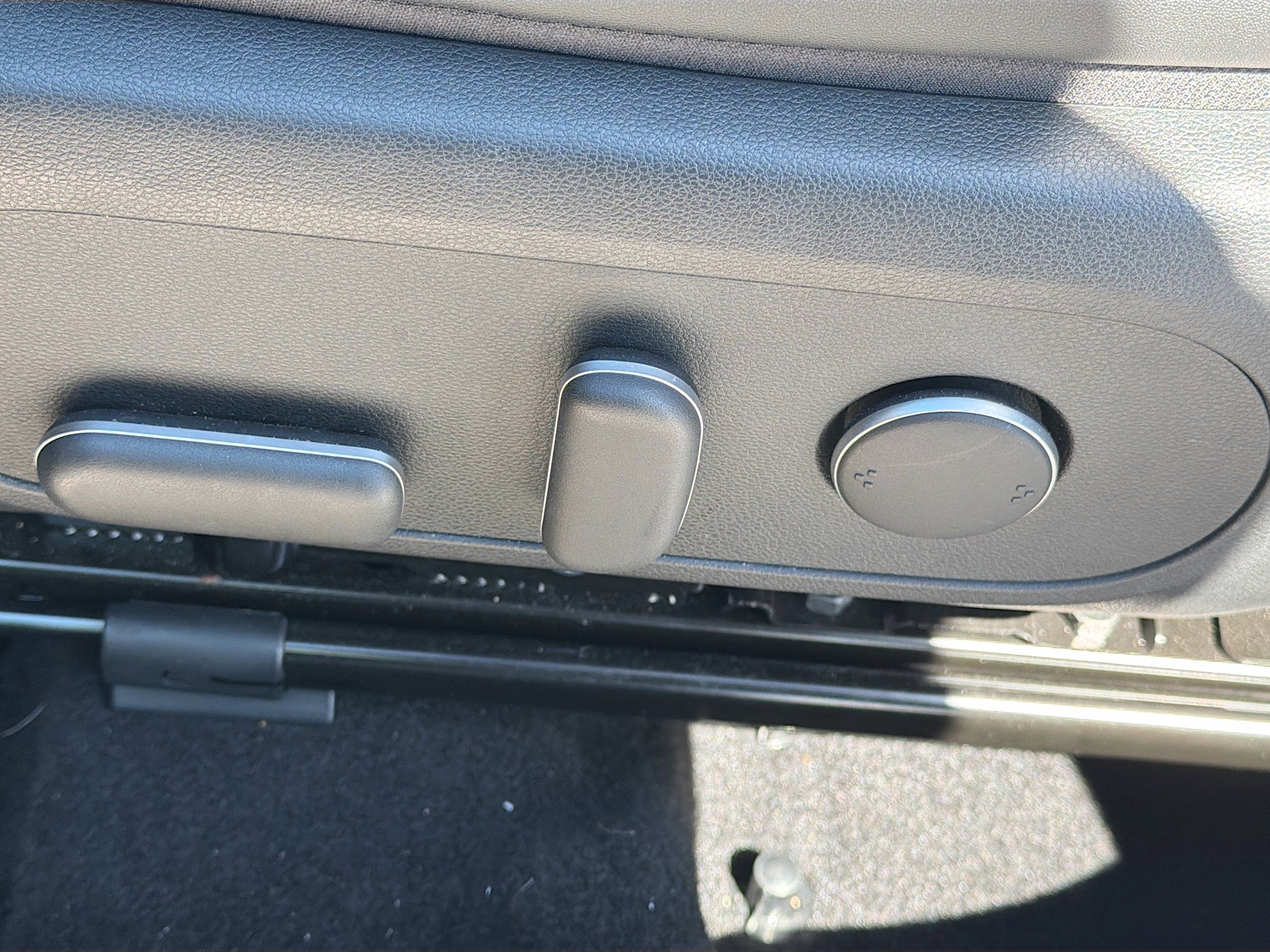 Used 2024 Hyundai Kona Limited image 25