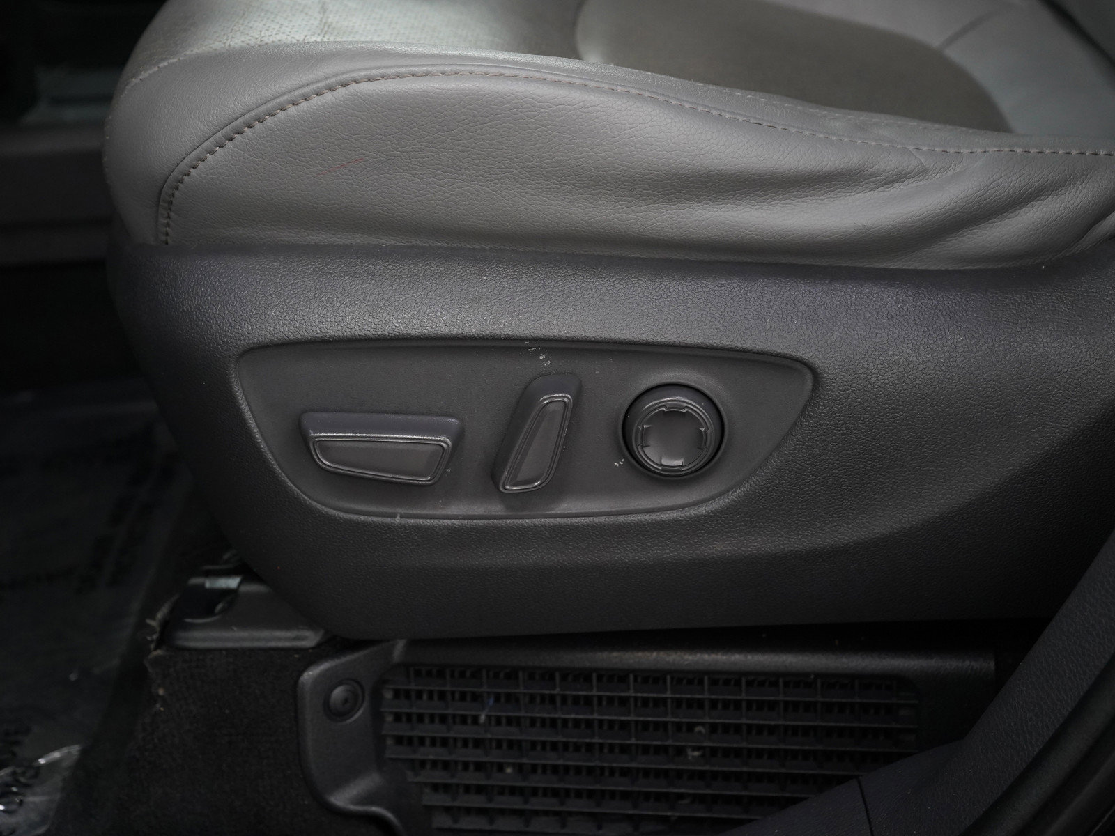 Used 2021 Toyota Sienna Limited image 31