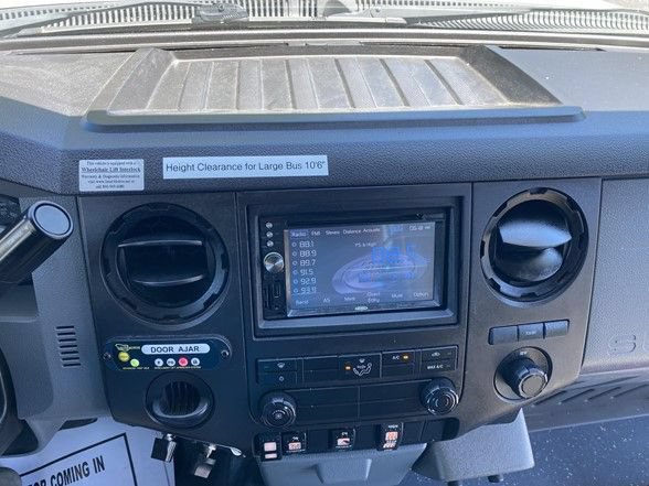 Used 2014 Ford F550 2WD Regular Cab Super Duty image 22