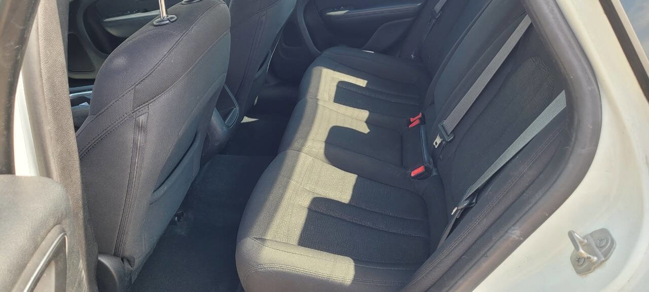 Used 2015 Chrysler 200 Limited w/ Convenience Group image 10