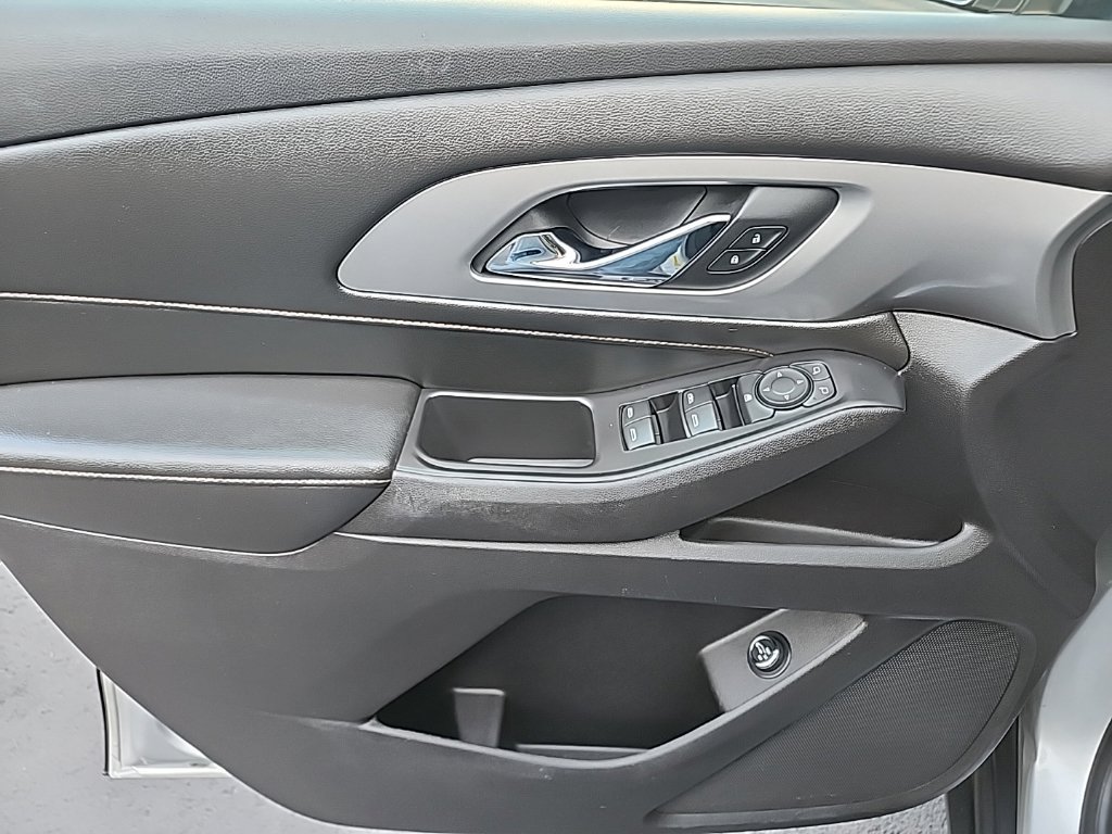 Used 2018 Chevrolet Traverse LT AWD/4WD image 16