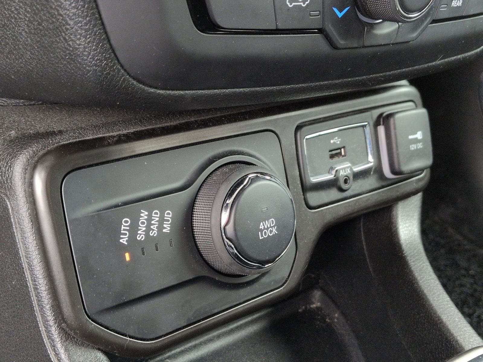 Used 2020 Jeep Renegade Limited image 32