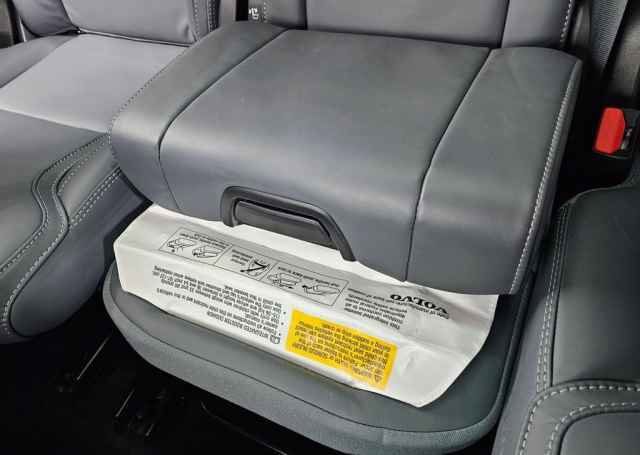 Certified 2024 Volvo XC90 T8 Ultimate w/ Protection Package Premier image 21