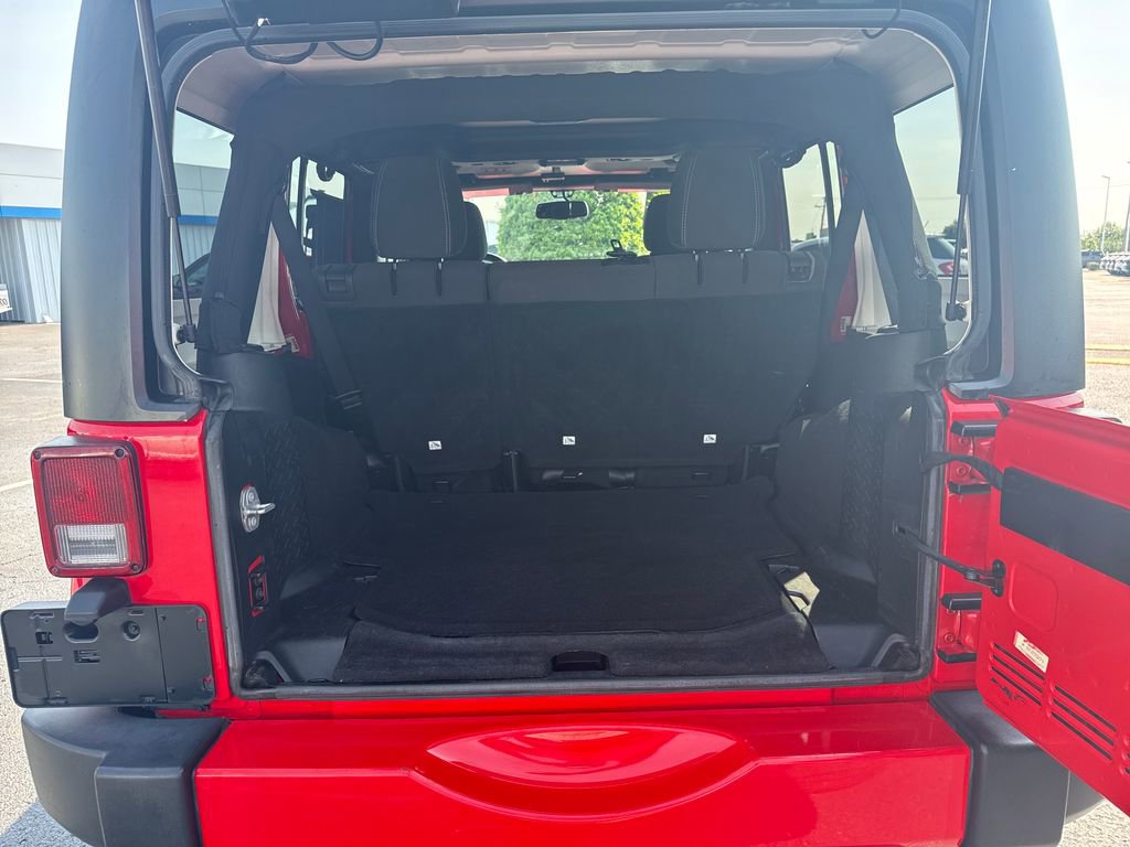 Used 2018 Jeep Wrangler Unlimited Sahara w/ Connectivity Group AWD/4WD image 27