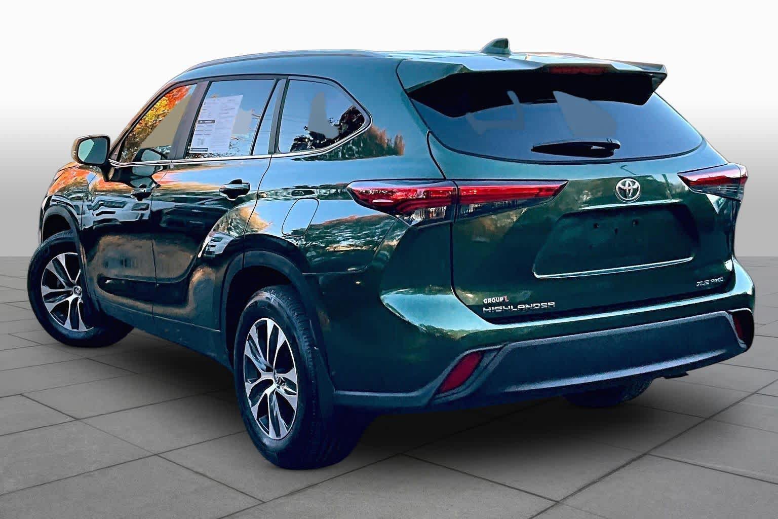 Used 2023 Toyota Highlander XLE AWD/4WD image 12