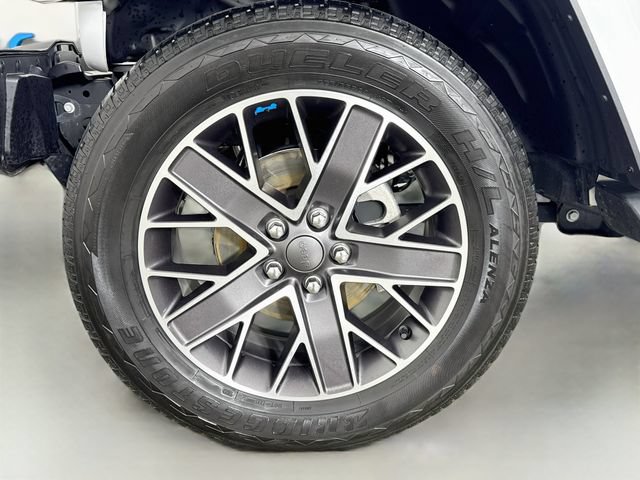 Used 2023 Jeep Wrangler Unlimited Sahara w/ Cold Weather Group AWD/4WD image 38