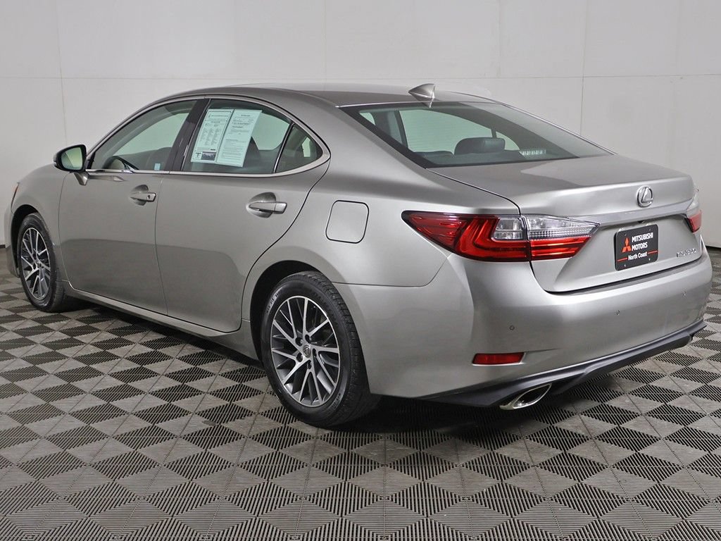 Used 2017 Lexus ES 350 w/ Luxury Package FWD image 12