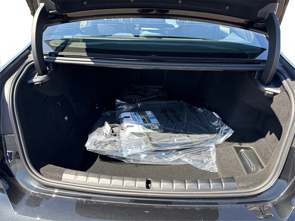 New 2026 BMW 750e xDrive image 13