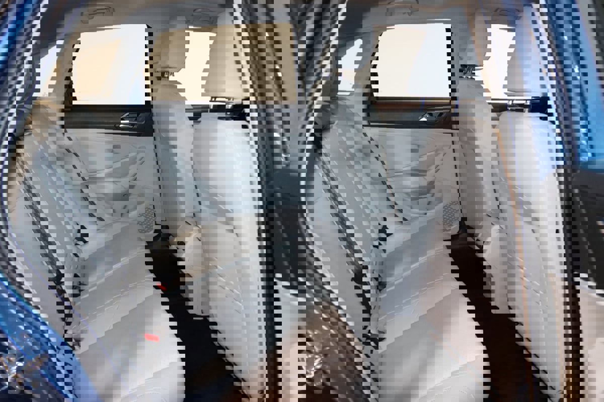 Used 2019 Volkswagen Jetta SE w/ Cold Weather Package image 56