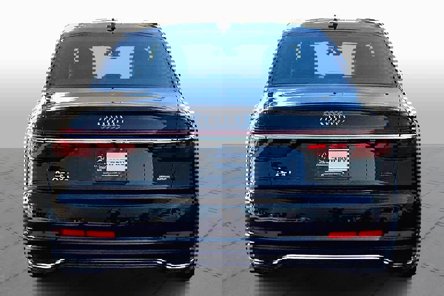 Used 2023 Audi A8 L 3.0T image 4