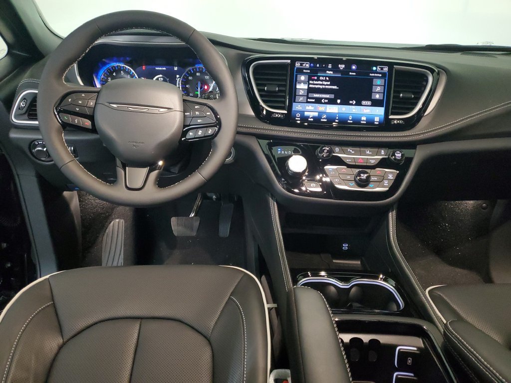 New 2027 Chrysler Pacifica Limited FWD image 26