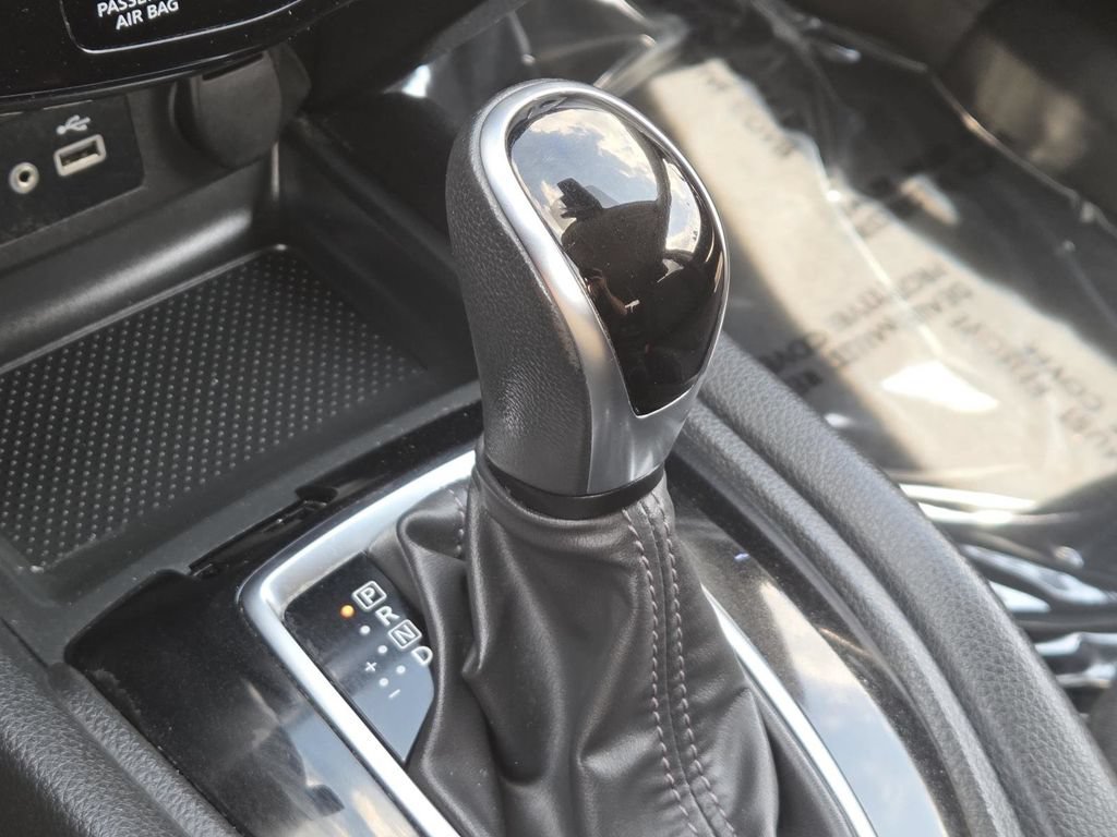 Used 2020 Nissan Rogue SV FWD image 27