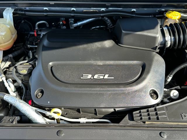 Used 2018 Chrysler Pacifica Touring-L Plus image 9