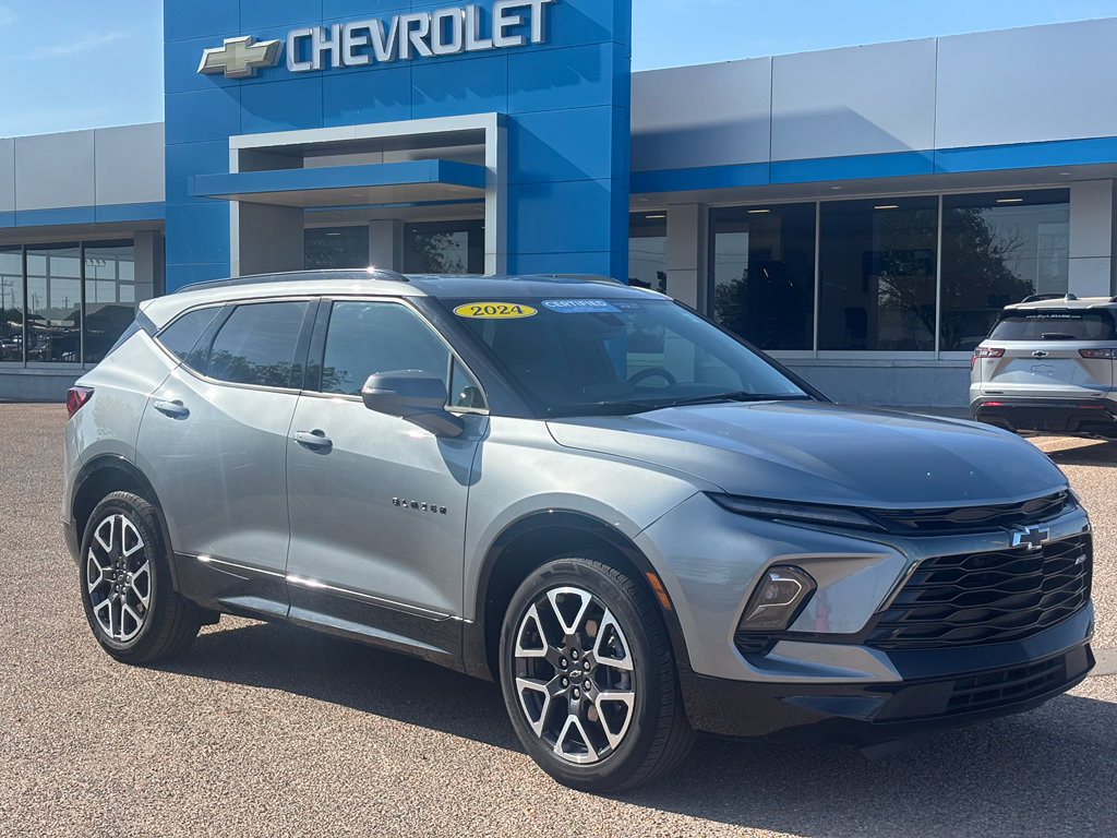 Certified 2025 Chevrolet Blazer RS FWD image 2