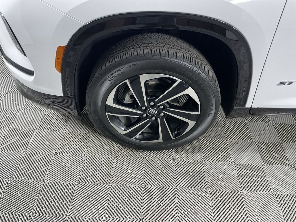 Used 2025 Buick Enclave Sport Touring image 32