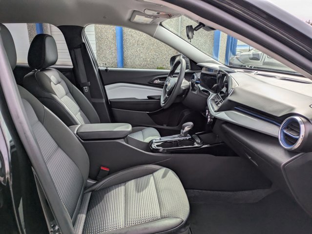 Used 2025 Chevrolet Trax LT image 25
