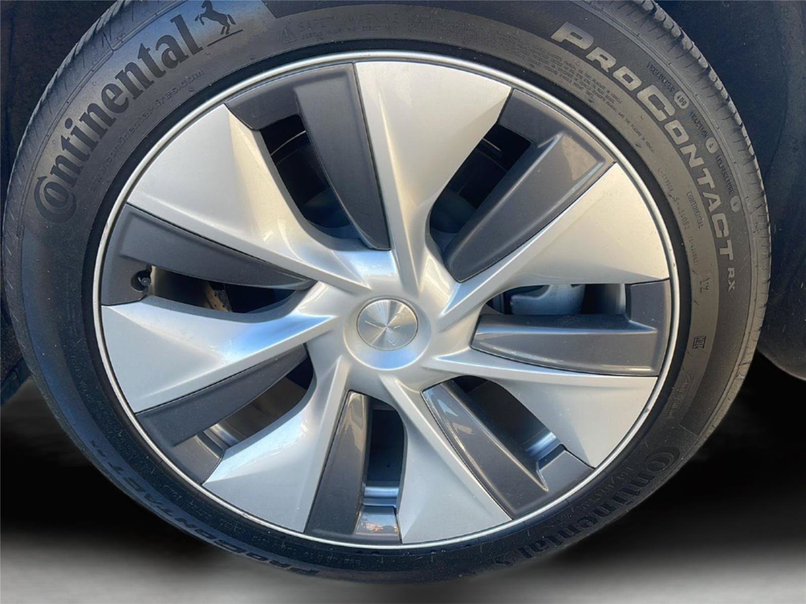 Used 2023 Tesla Model Y Performance AWD/4WD image 32