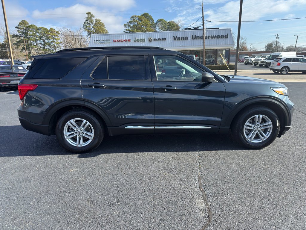 Used 2022 Ford Explorer XLT w/ Equipment Group 202A image 2