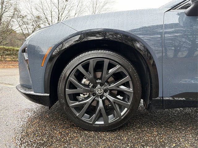 Used 2025 Toyota Crown Signia Limited w/ Advanced Technology Package image 10