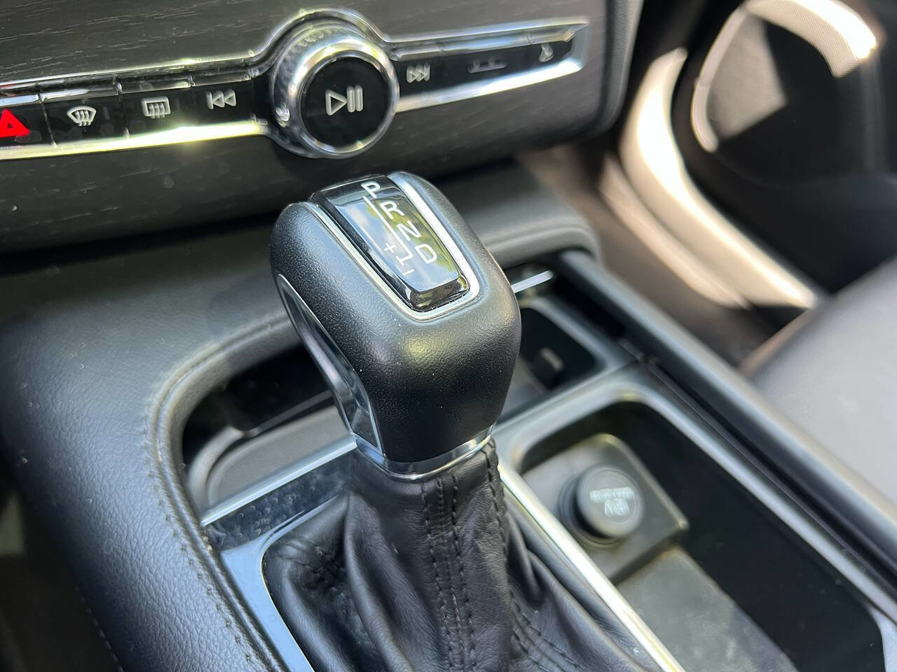 Used 2020 Volvo XC90 T5 Momentum w/ Protection Package Premier image 31