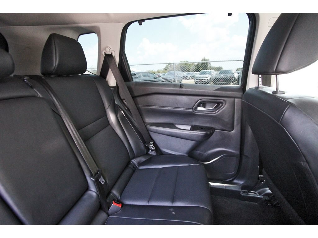 Used 2024 Nissan Rogue SV w/ SV Premium Package FWD image 13