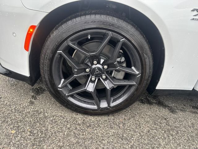 Used 2024 Dodge Charger R/T w/ Plus Group image 32