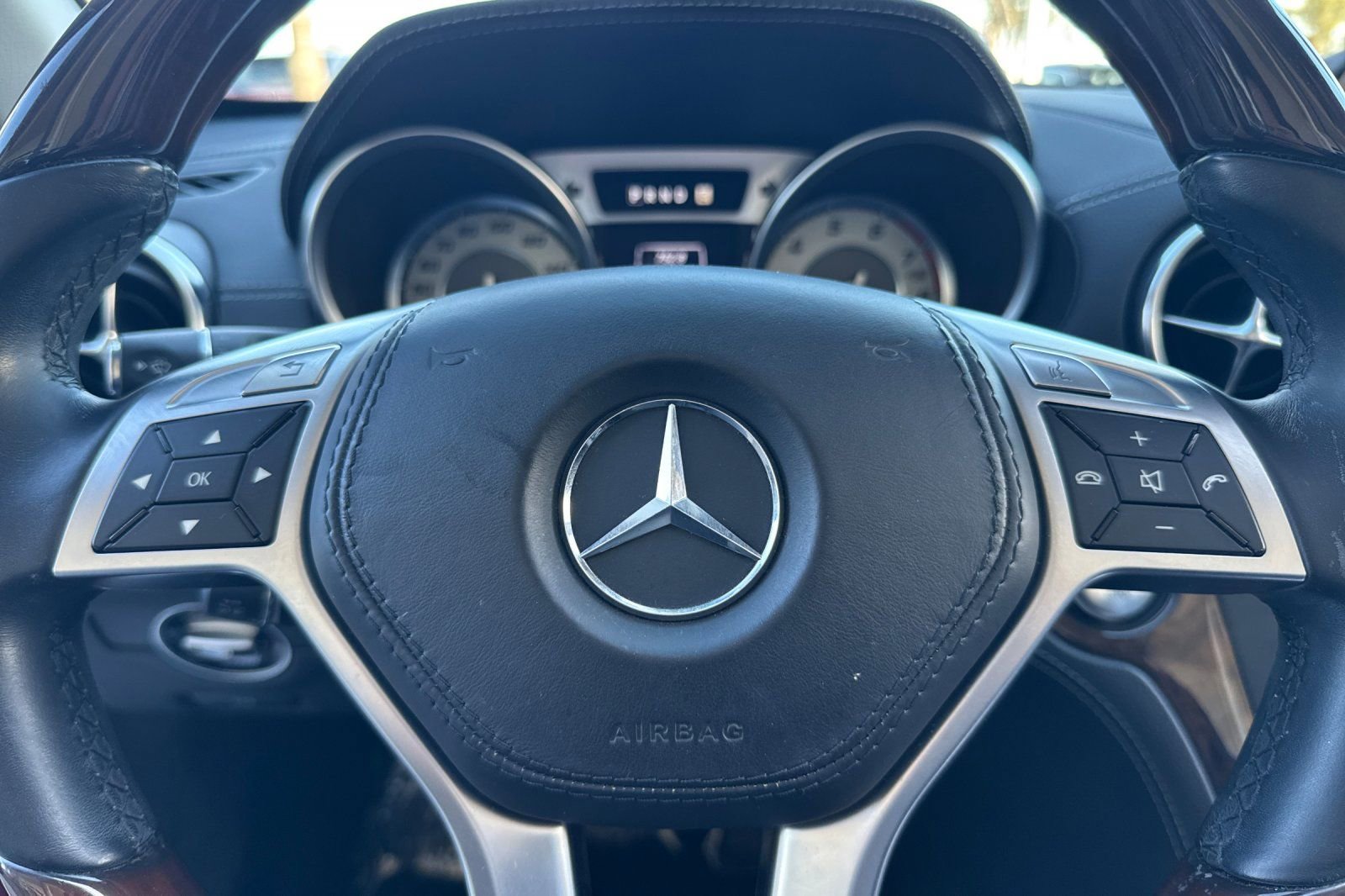 Used 2013 Mercedes-Benz SL 550 image 25