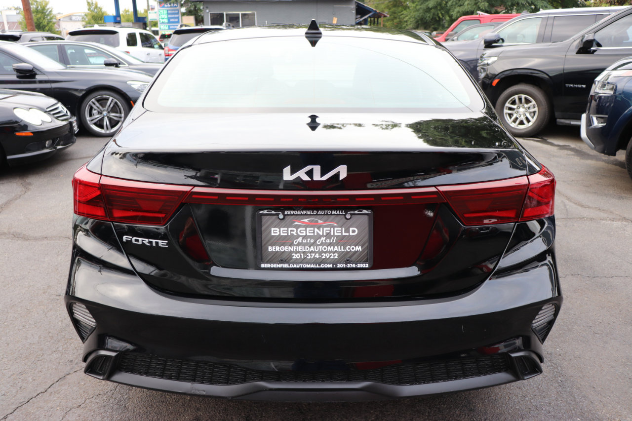 Used 2023 Kia Forte LXS w/ LXS Technology Package image 4