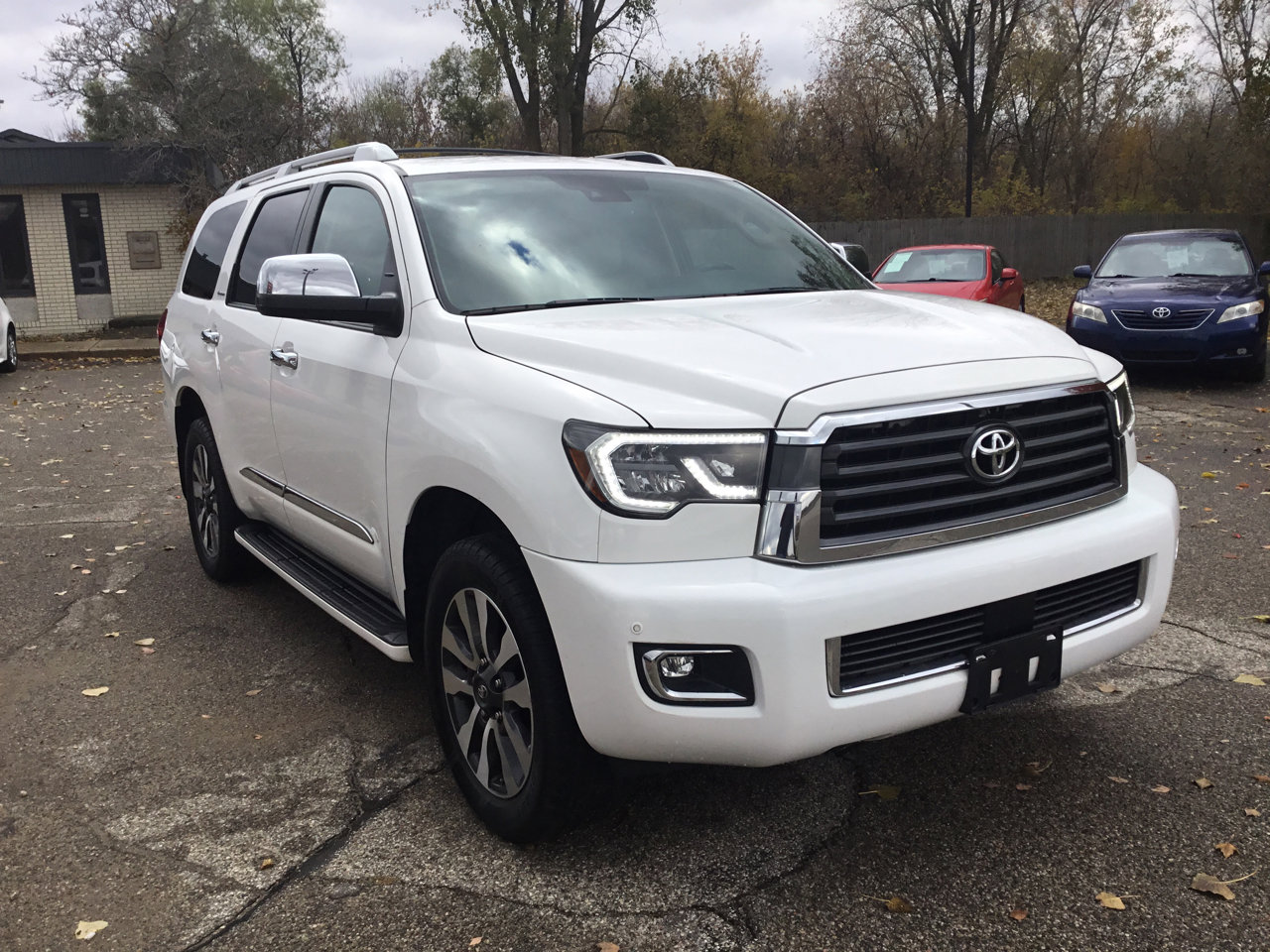 Used 2019 Toyota Sequoia Limited w/ Safety & Convenience Package image 3