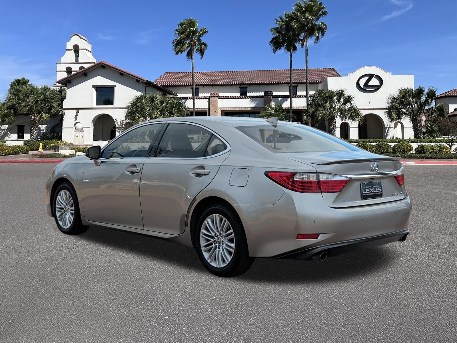 Used 2015 Lexus ES 350 w/ Luxury Package FWD image 4