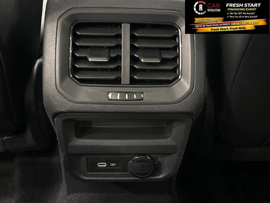 Used 2022 Volkswagen Tiguan SE image 59