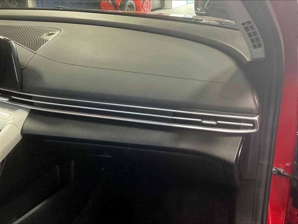 Certified 2025 Hyundai Elantra Limited FWD image 13