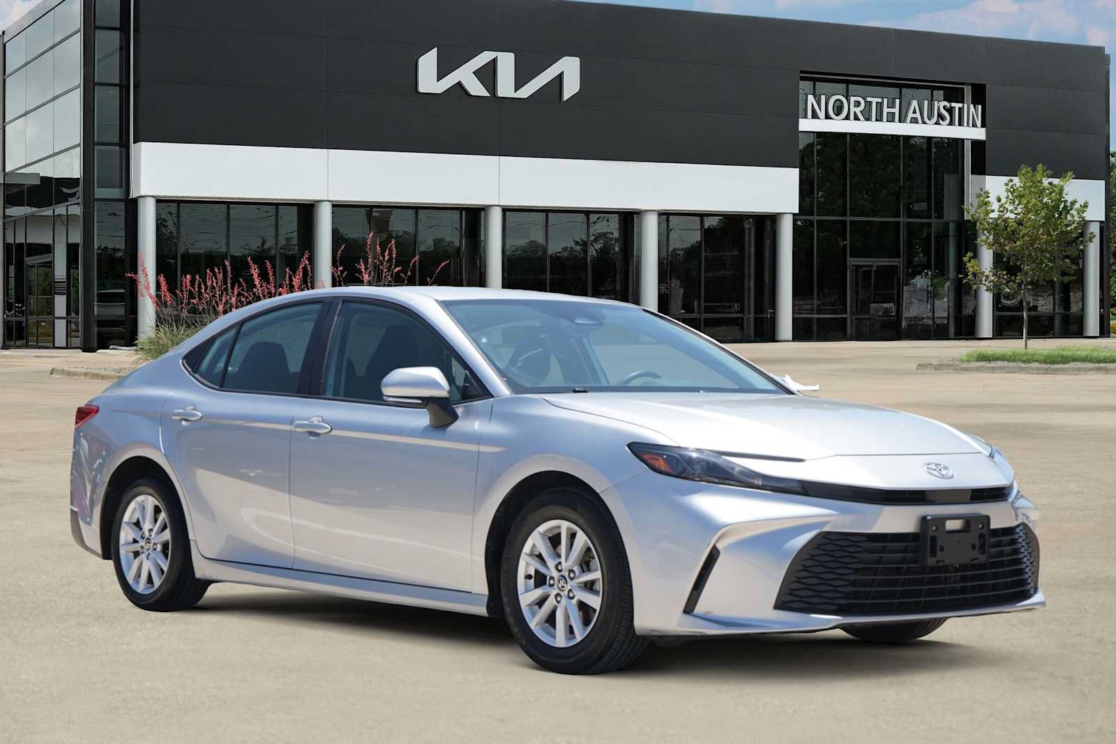 Used 2025 Toyota Camry LE FWD image 7