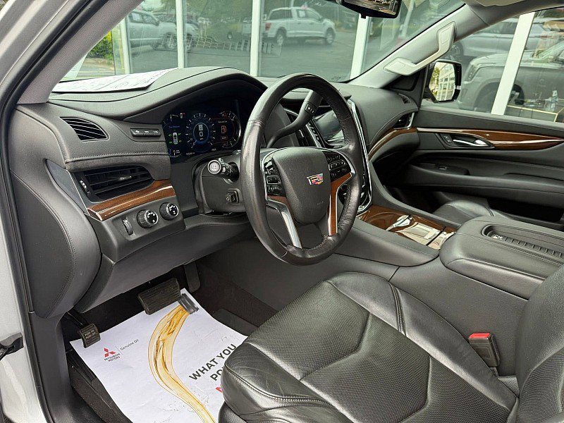 Used 2020 Cadillac Escalade ESV Luxury AWD/4WD image 15