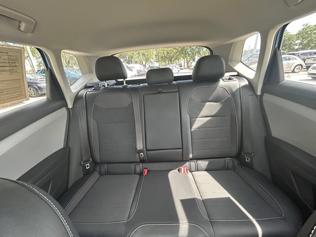 Certified 2022 Volkswagen Taos SE FWD image 13