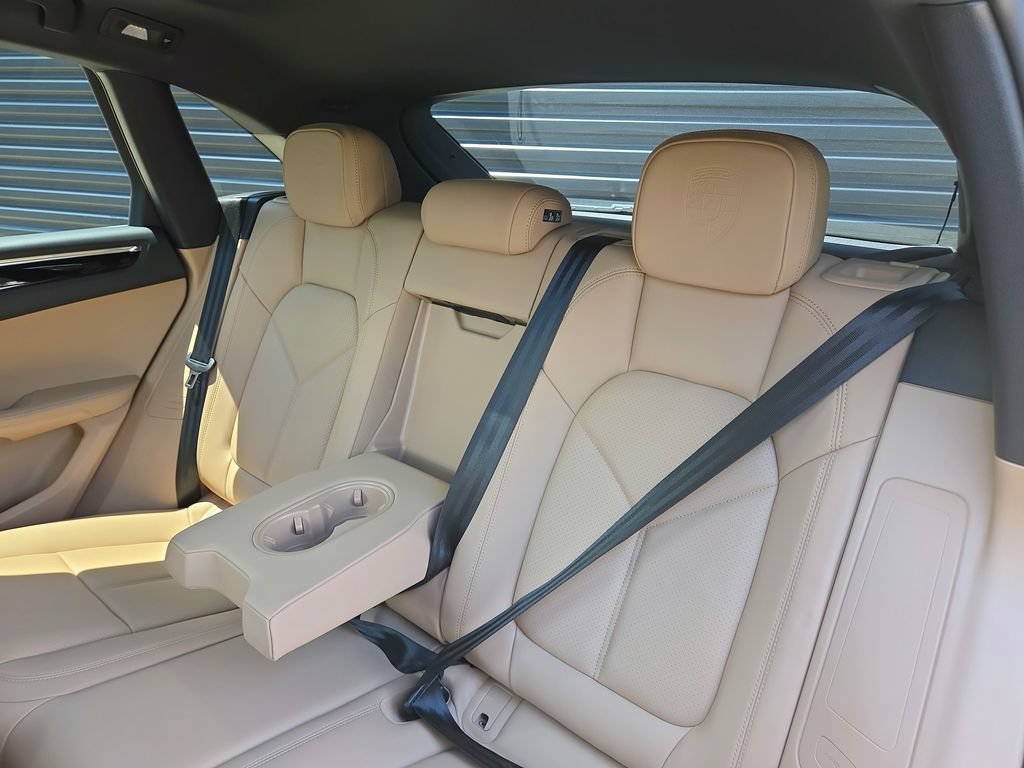Certified 2026 Porsche Macan AWD/4WD image 16