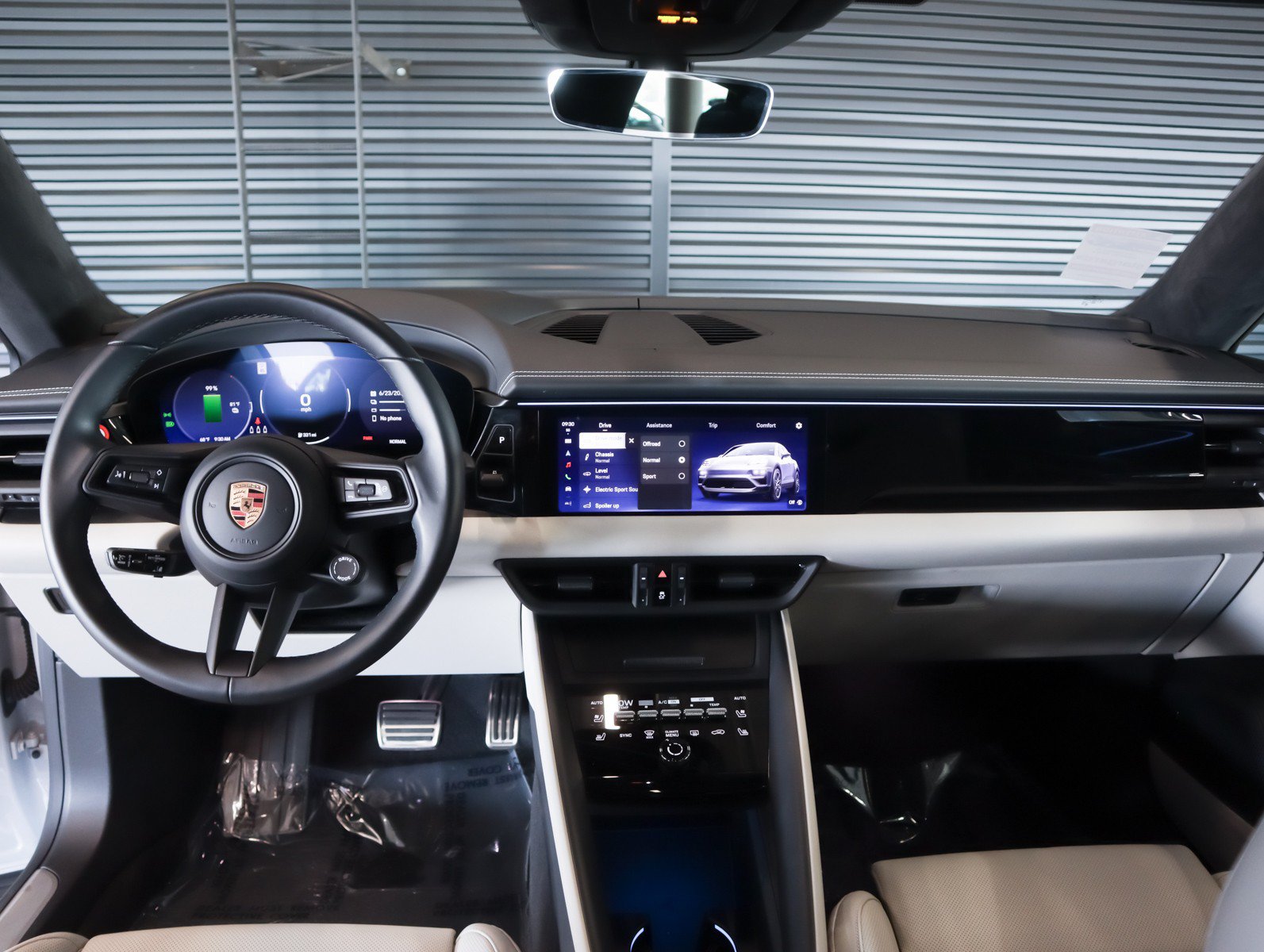 Used 2025 Porsche Macan Electric RWD image 14