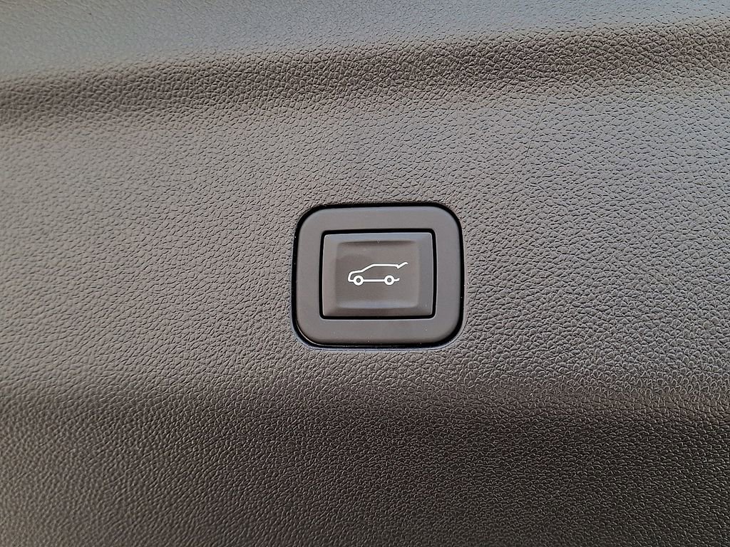 Used 2026 GMC Yukon AT4 Ultimate w/ LPO, Floor Liner Package AWD/4WD image 32