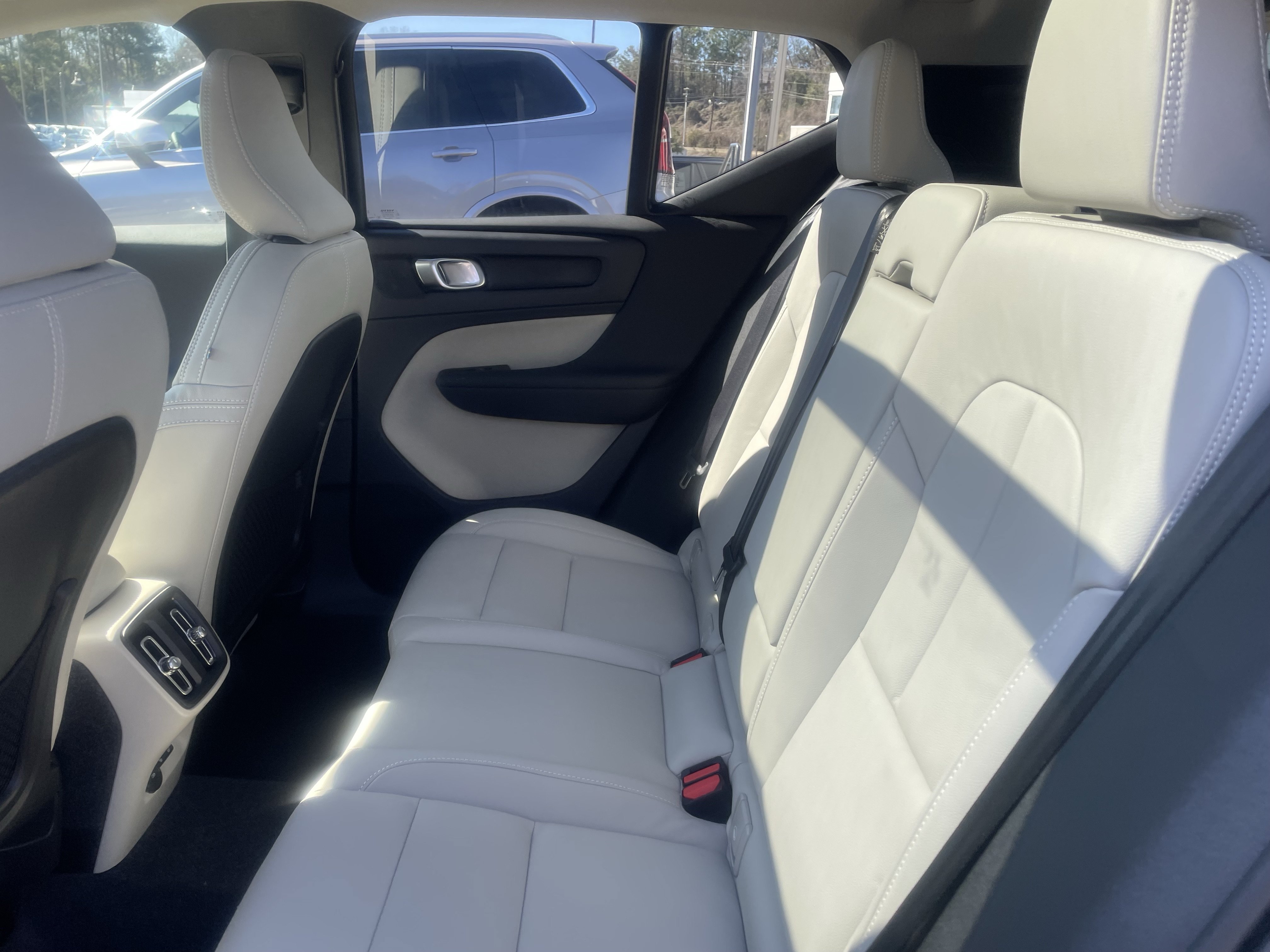 New 2026 Volvo XC40 B5 Plus w/ Protection Package Premier AWD/4WD image 12
