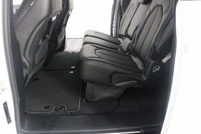 New 2026 Chrysler Pacifica Select image 18