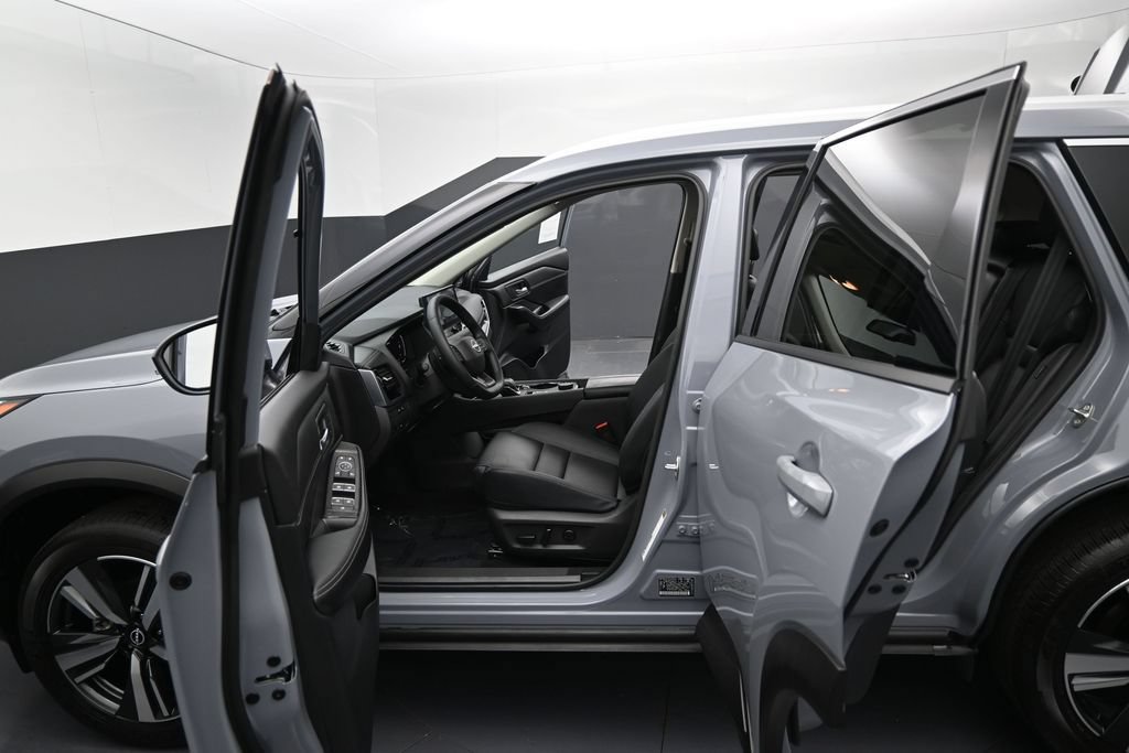 Used 2025 Nissan Rogue SL w/ SL Premium Package AWD/4WD image 12