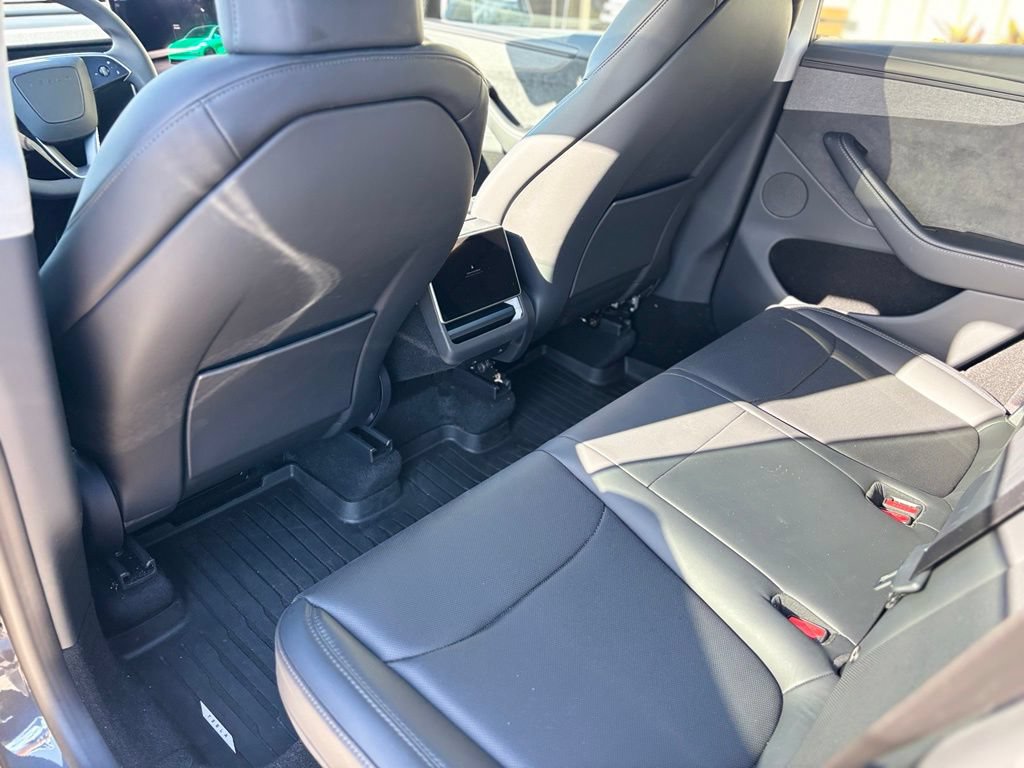 Used 2026 Tesla Model Y 2WD image 23