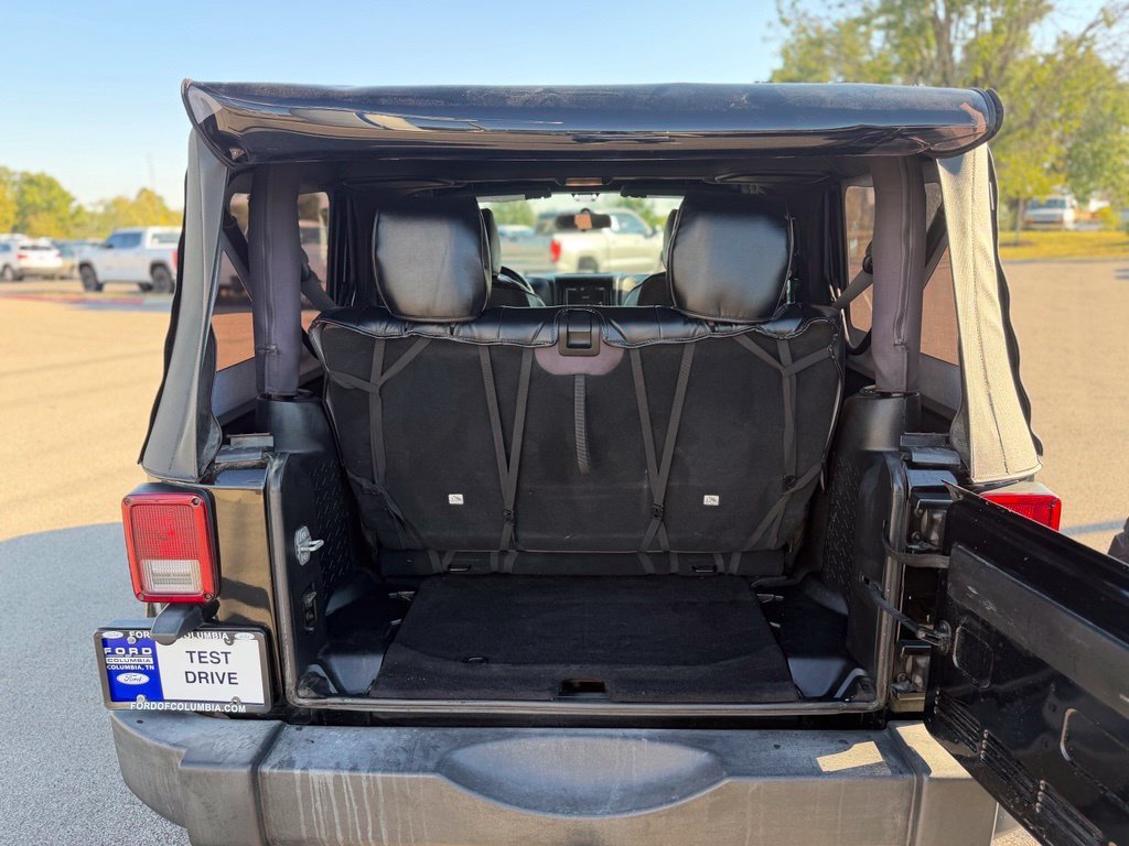 Used 2015 Jeep Wrangler Rubicon w/ Connectivity Group AWD/4WD image 18